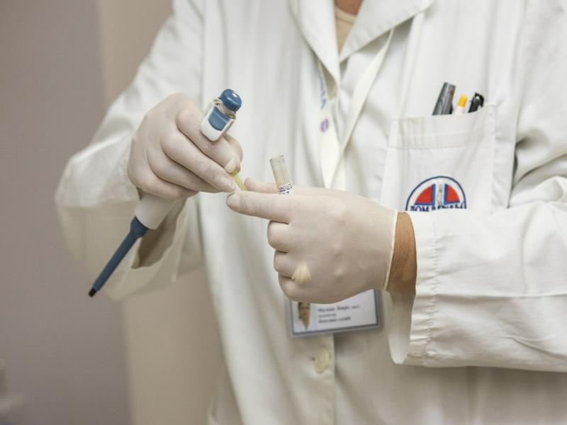 Cina: torna l’incubo Covid. Ma nel mondo il virus perde terreno