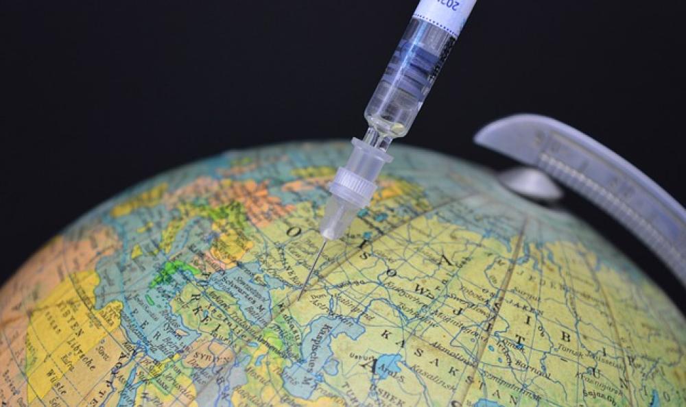 Geopolitica dei vaccini: se l'inerzia Usa lascia spazio alle fiale di Mosca e Pechino