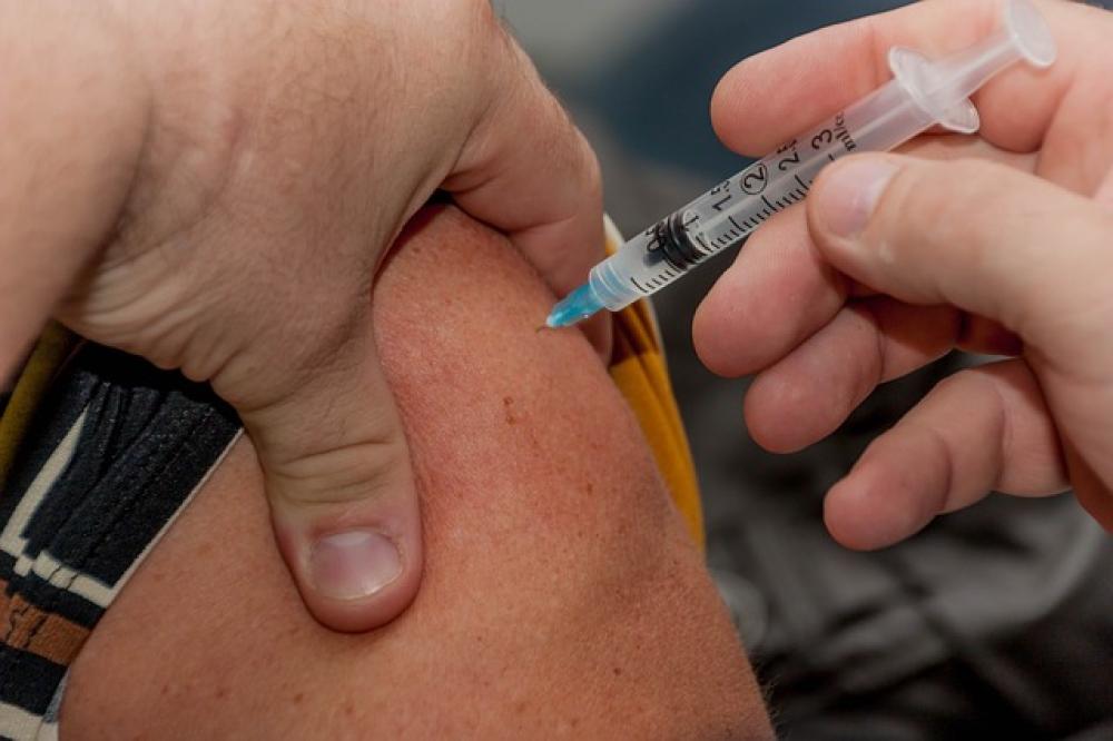 Vaccini, arriva il via libera dell'Ema alla quarta dose per gli over 80