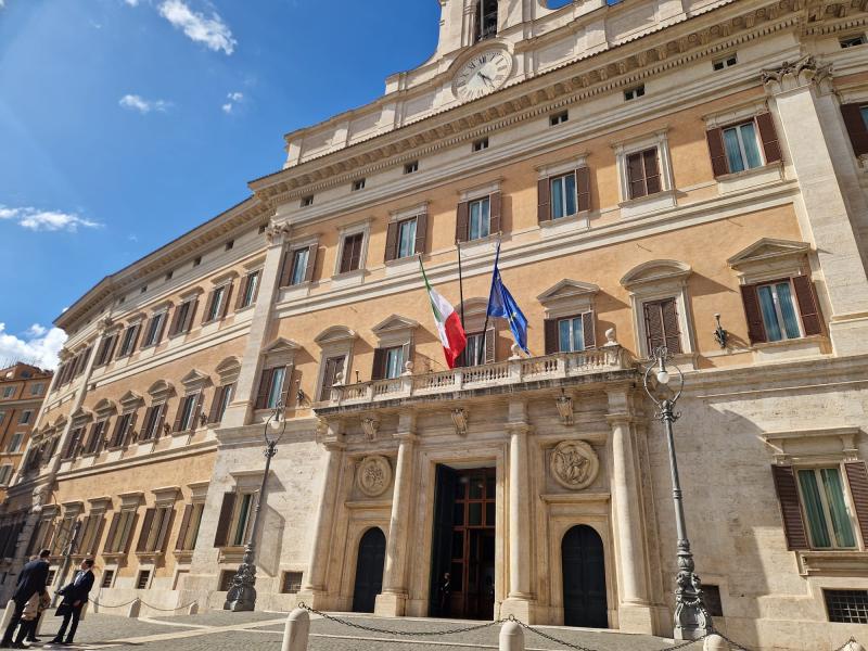 Un intergruppo sulla salute non si nega a nessuno. Ma serve davvero?